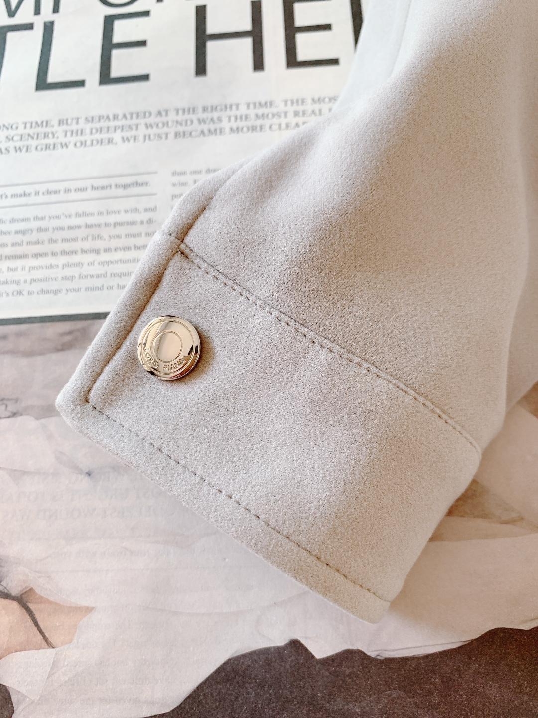 LoroPiana L.P FW秋冬新品lP🆕质感夹克，把“低调奢华”穿在身上。• 面料触感：82%棉+