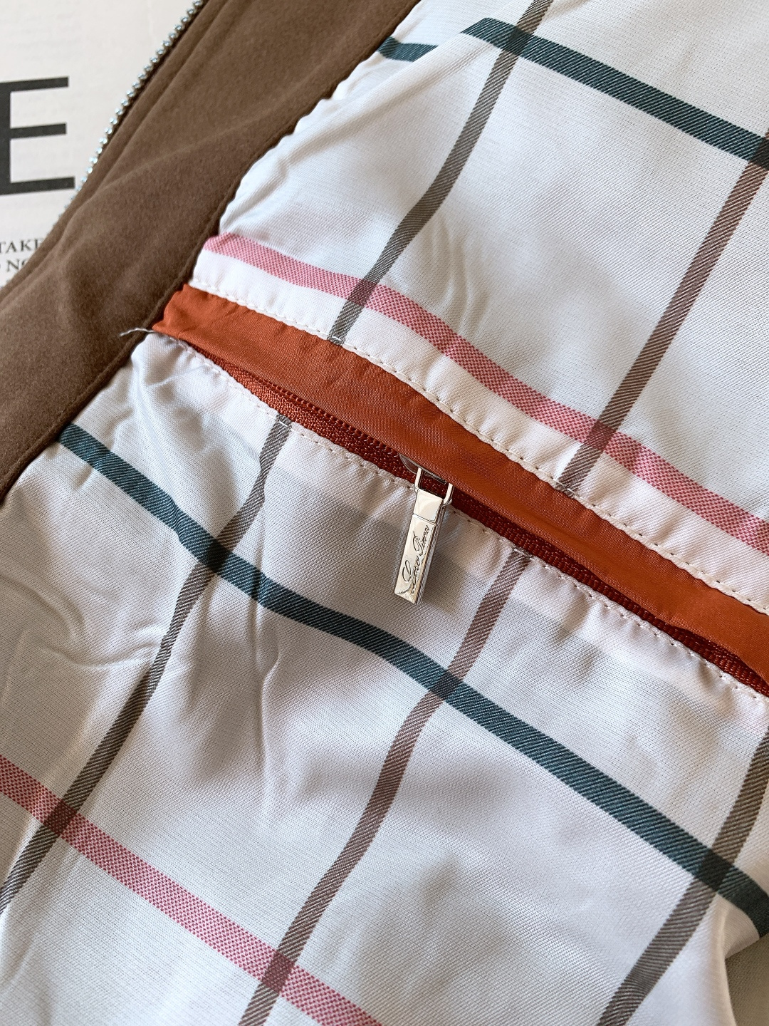 LoroPiana L.P FW秋冬新品lP🆕质感夹克，把“低调奢华”穿在身上。• 面料触感：82%棉+