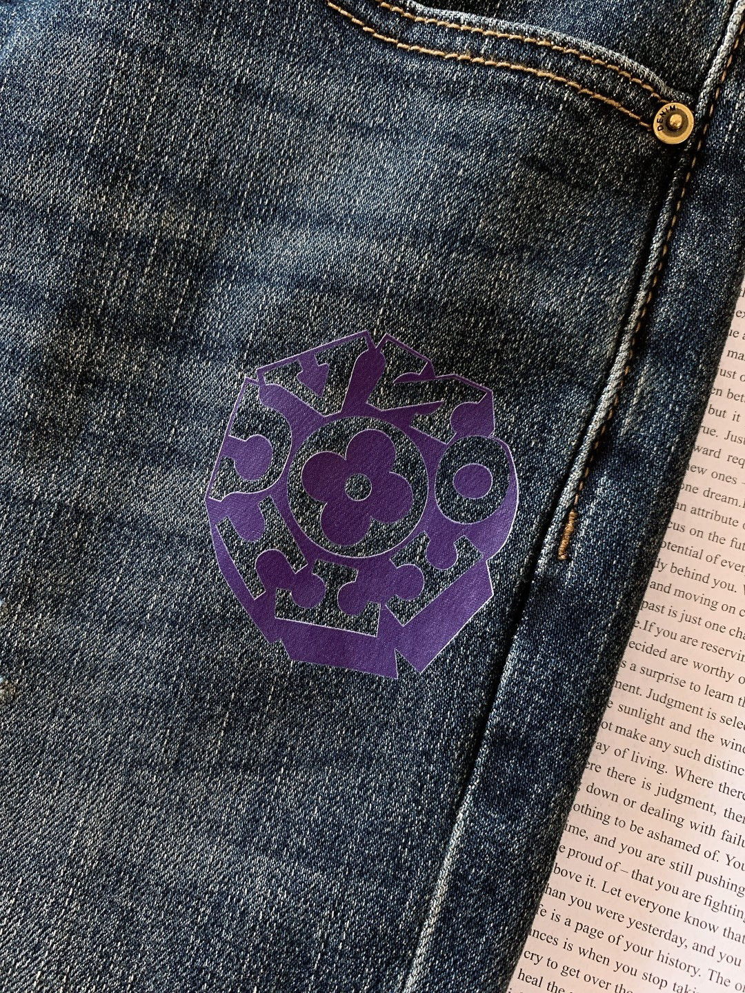 LouisVuitton 路易威登 2025FW秋冬新品 高级时装感 进口牛仔面料 , 洗水牛仔裤。面料