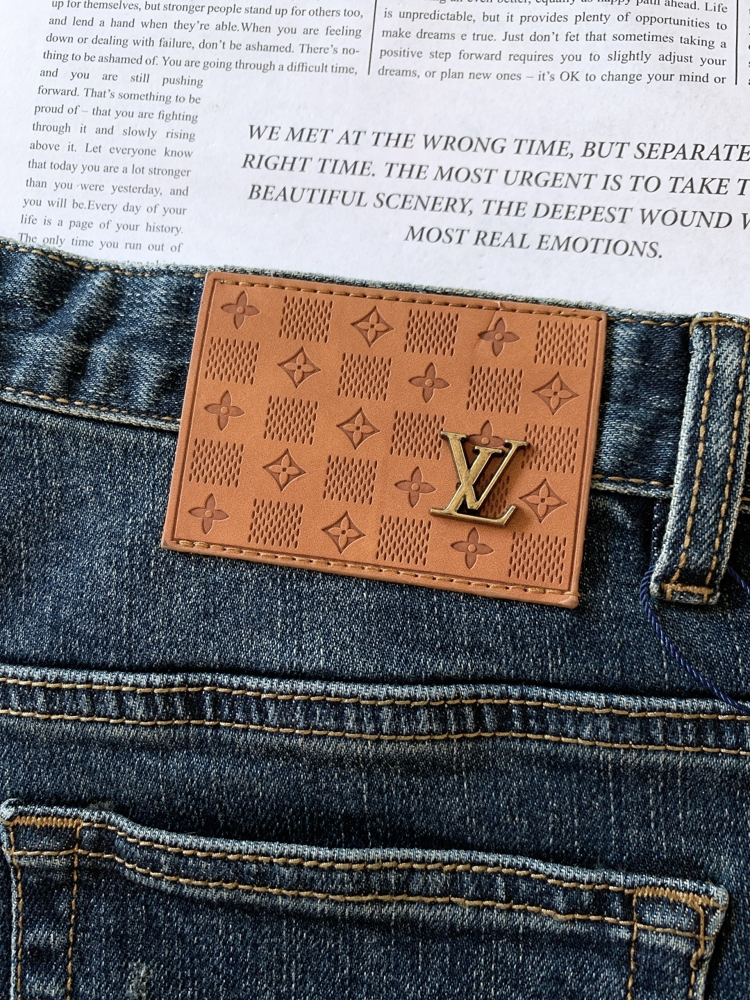 LouisVuitton 路易威登 2025FW秋冬新品 高级时装感 进口牛仔面料 , 洗水牛仔裤。面料