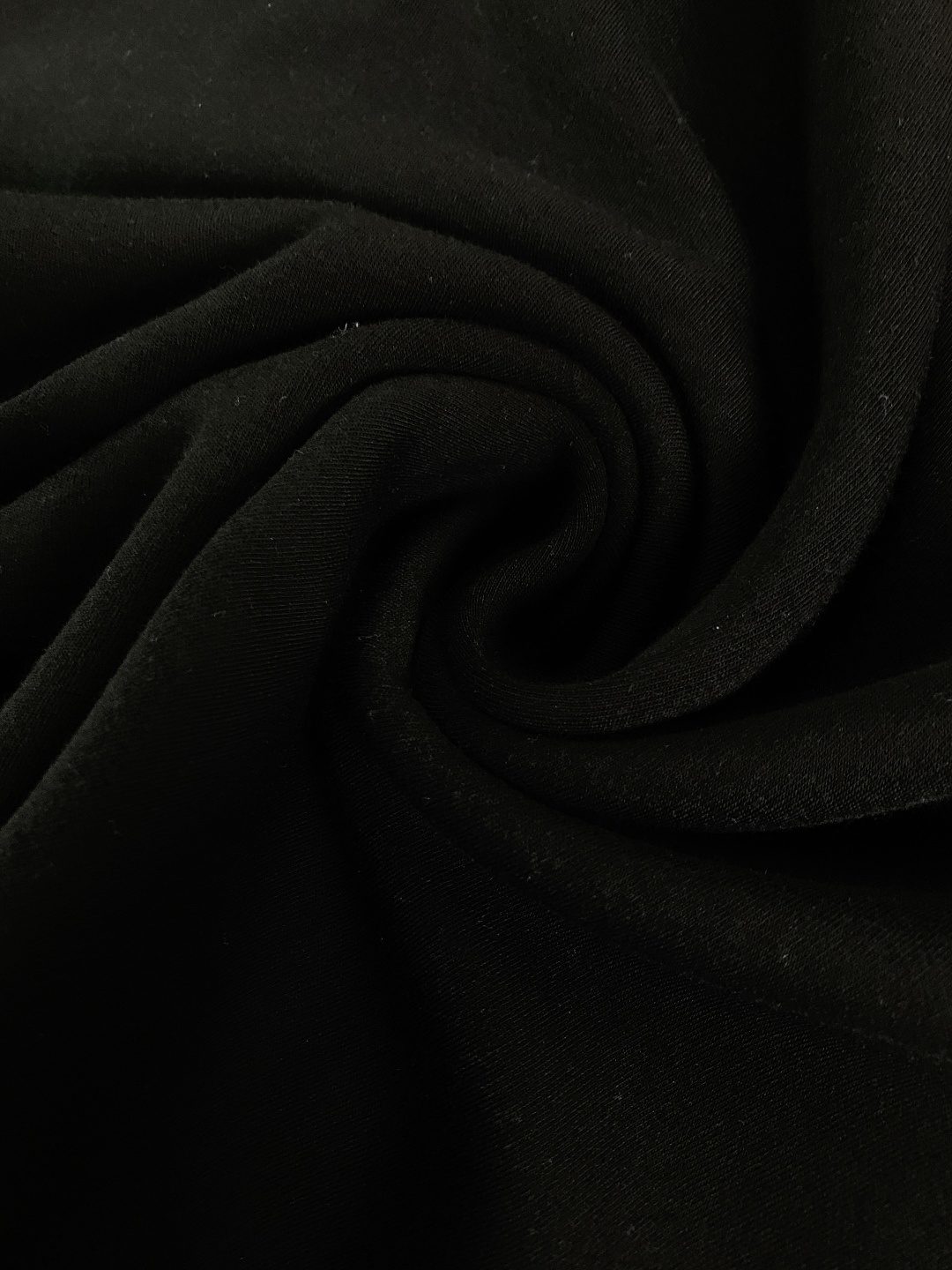 Gucci 古驰 2025FW秋冬新品 双标撞色打底卫衣。胸前标识字母+GG标识，用红绿撞色勾勒出品牌标