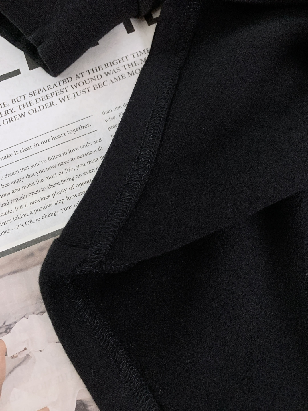 Gucci 古驰 2025FW秋冬新品 双标撞色打底卫衣。胸前标识字母+GG标识，用红绿撞色勾勒出品牌标