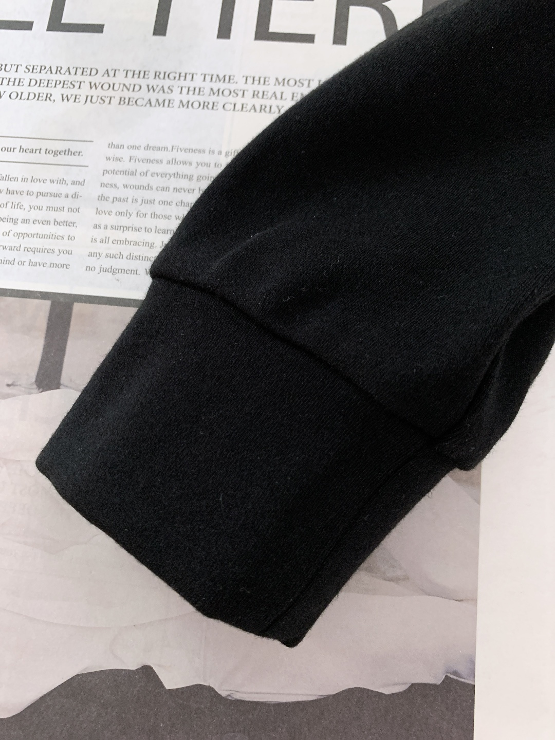 Gucci 古驰 2025FW秋冬新品 双标撞色打底卫衣。胸前标识字母+GG标识，用红绿撞色勾勒出品牌标