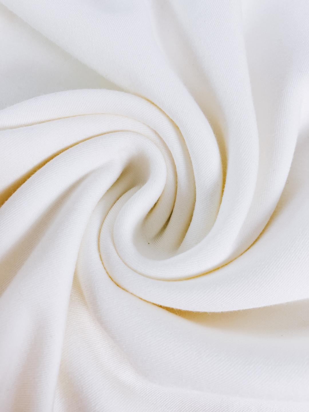 Gucci 古驰 2025FW秋冬新品 双标撞色打底卫衣。胸前标识字母+GG标识，用红绿撞色勾勒出品牌标