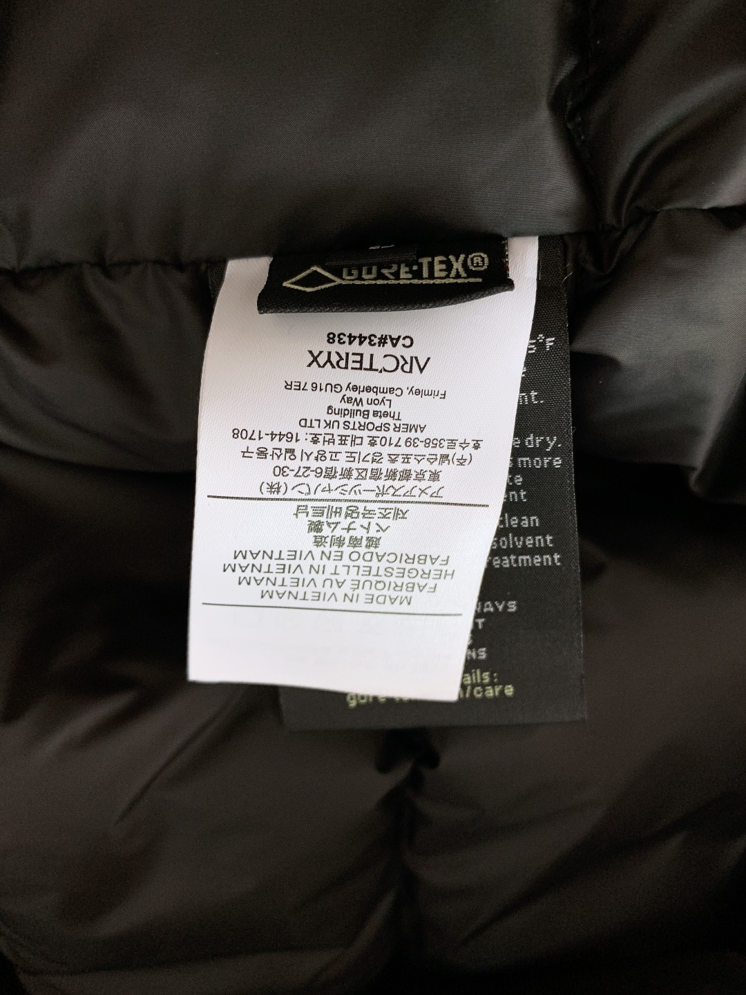 ARCTERYX 始祖鸟 2025FW秋冬新品 连帽羽绒服：机能与质感的“黑武士”级冬日装备纯黑极简廓形