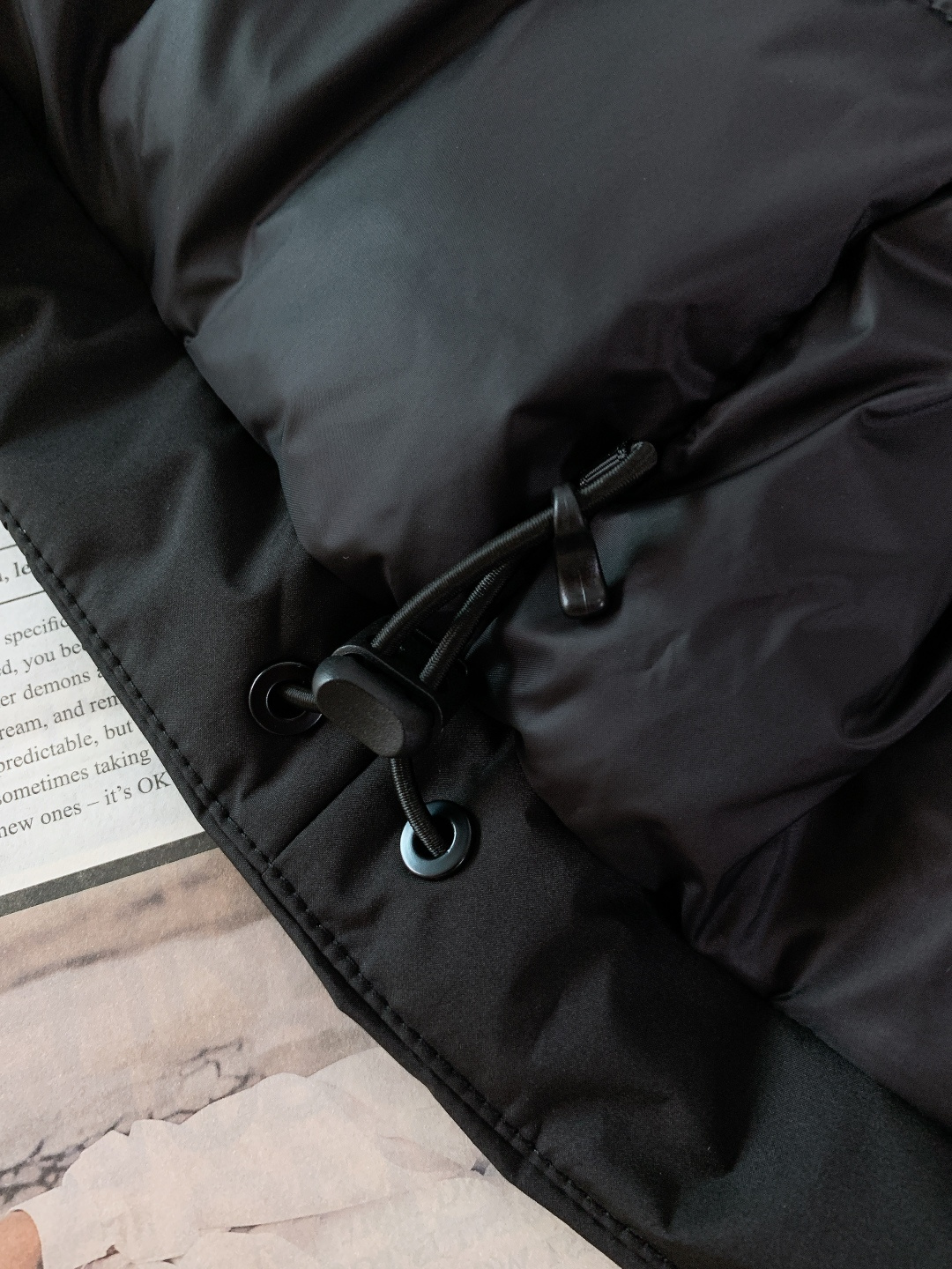 ARCTERYX 始祖鸟 2025FW秋冬新品 连帽羽绒服：机能与质感的“黑武士”级冬日装备纯黑极简廓形
