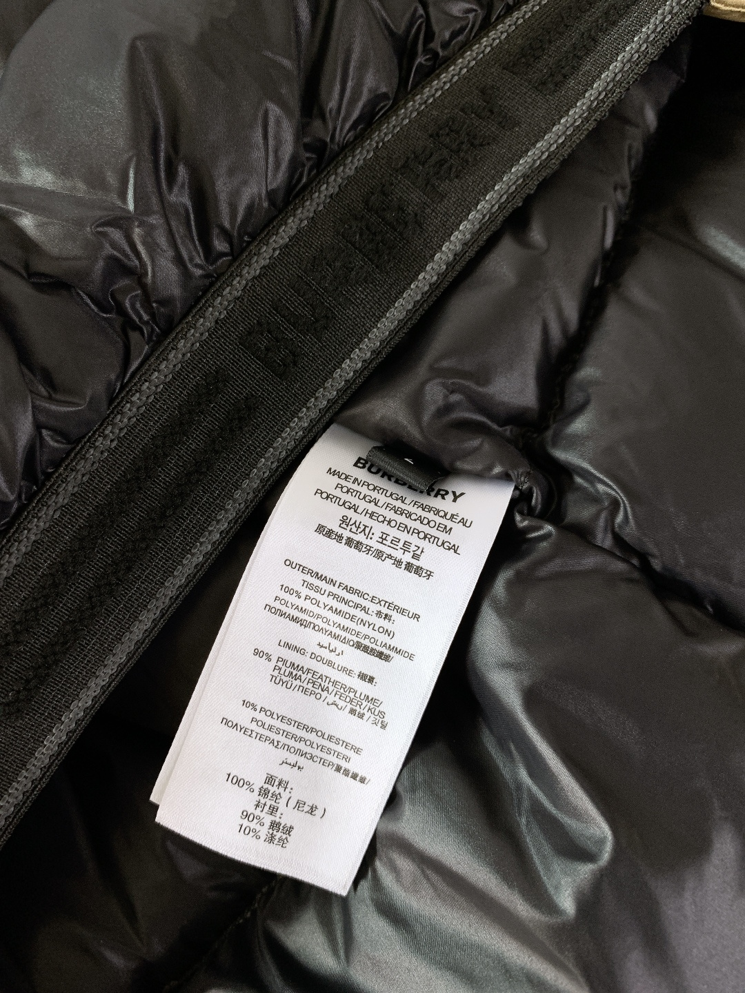 Burberry 巴宝莉 2025FW秋冬新品 工装风连帽羽绒服：「外观细节：低调里的品牌辨识度」• 双