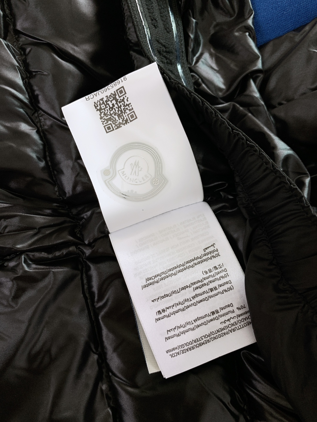 Moncler 蒙口 2025FW秋冬新品机能风连帽羽绒服：「外观细节：低调里的潮奢标识」• 品牌暗标：