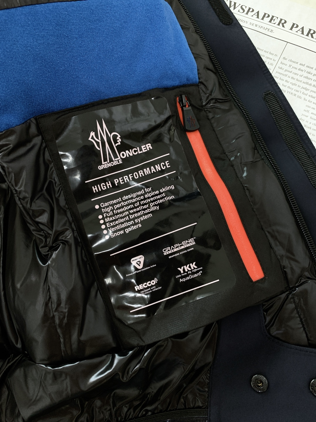 Moncler 蒙口 2025FW秋冬新品机能风连帽羽绒服：「外观细节：低调里的潮奢标识」• 品牌暗标：