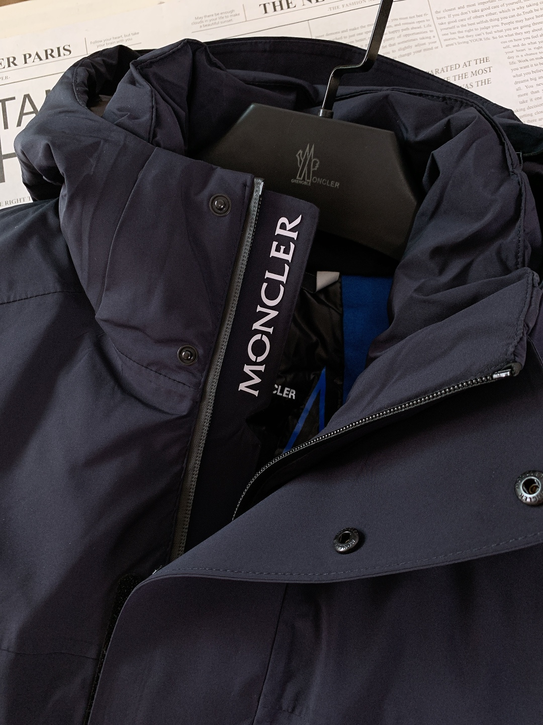 Moncler 蒙口 2025FW秋冬新品机能风连帽羽绒服：「外观细节：低调里的潮奢标识」• 品牌暗标：