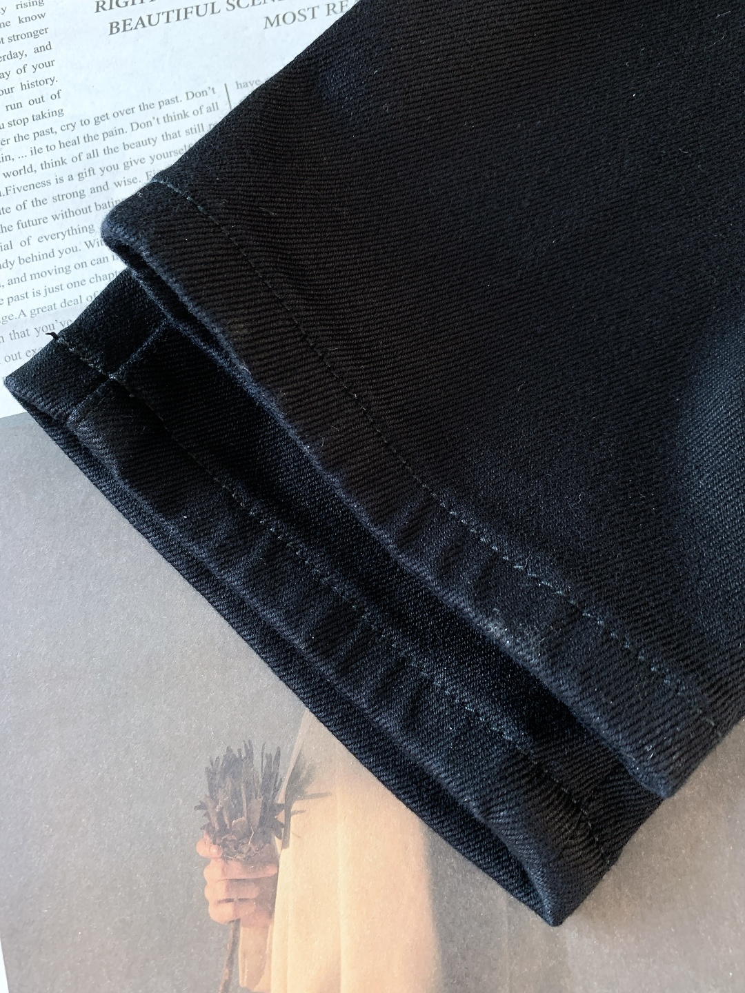 Dior Homme 迪奥·桀傲 2025FW秋冬新品 高级时装感 进口牛仔面料 , 洗水牛仔裤。面料很