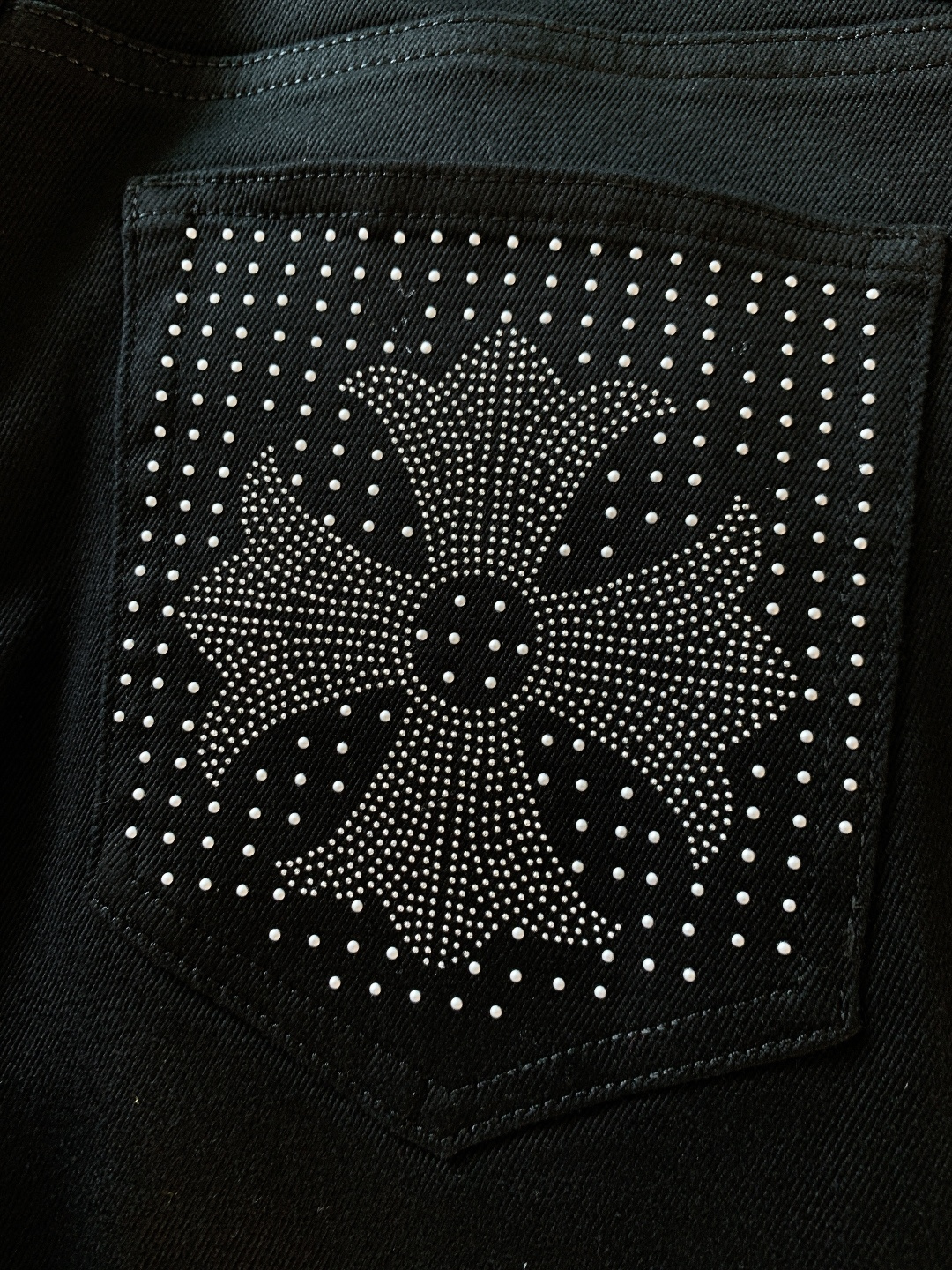 Chrome Hearts 克罗心 2025FW早秋新品 纯黑牛仔面料，软而有型，不是硬邦邦的束缚感，贴