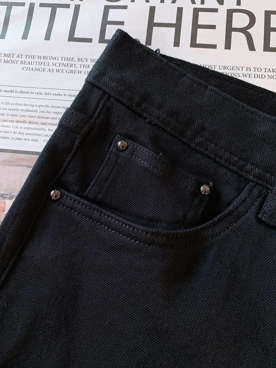 Chrome Hearts 克罗心 2025FW早秋新品 纯黑牛仔面料，软而有型，不是硬邦邦的束缚感，贴