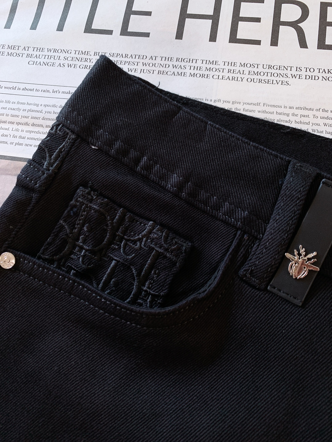 Dior Homme 迪奥·桀傲 2025FW秋冬新品 高级时装感 进口牛仔面料 , 洗水牛仔裤。面料很