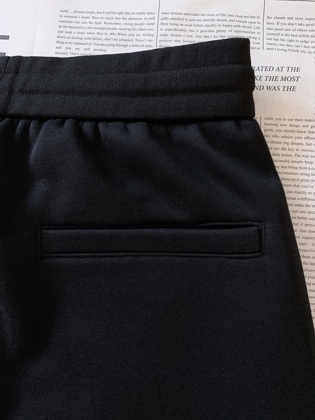 LoroPiana L.P FW秋冬新品暖绒休闲裤。内里是软乎乎的羊羔绒，贴肤像裹了团云☁️ 外层是细腻