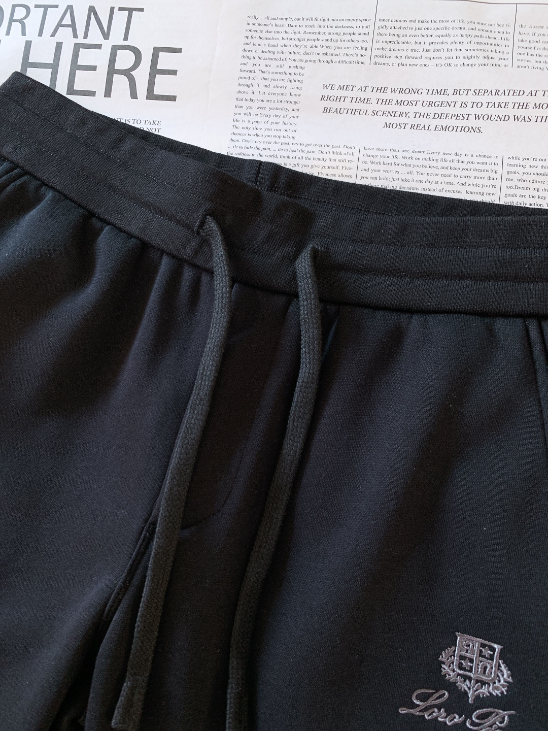 LoroPiana L.P FW秋冬新品暖绒休闲裤。内里是软乎乎的羊羔绒，贴肤像裹了团云☁️ 外层是细腻