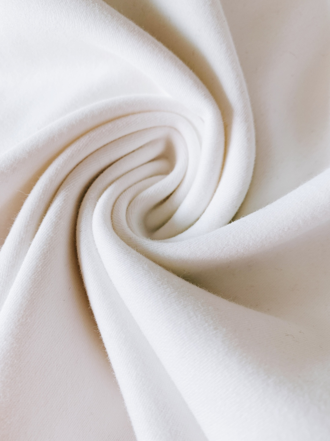 Dior Homme 迪奥·桀傲 2025FW秋冬新品 基础款短袖。经典黑白两色，圆领+极简版型，不挑身