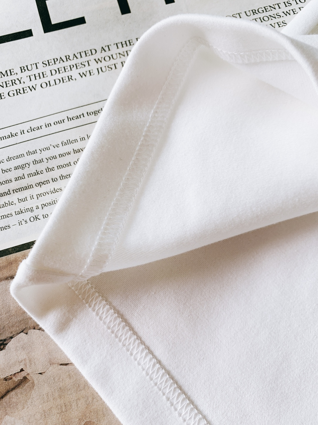 Dior Homme 迪奥·桀傲 2025FW秋冬新品 基础款短袖。经典黑白两色，圆领+极简版型，不挑身