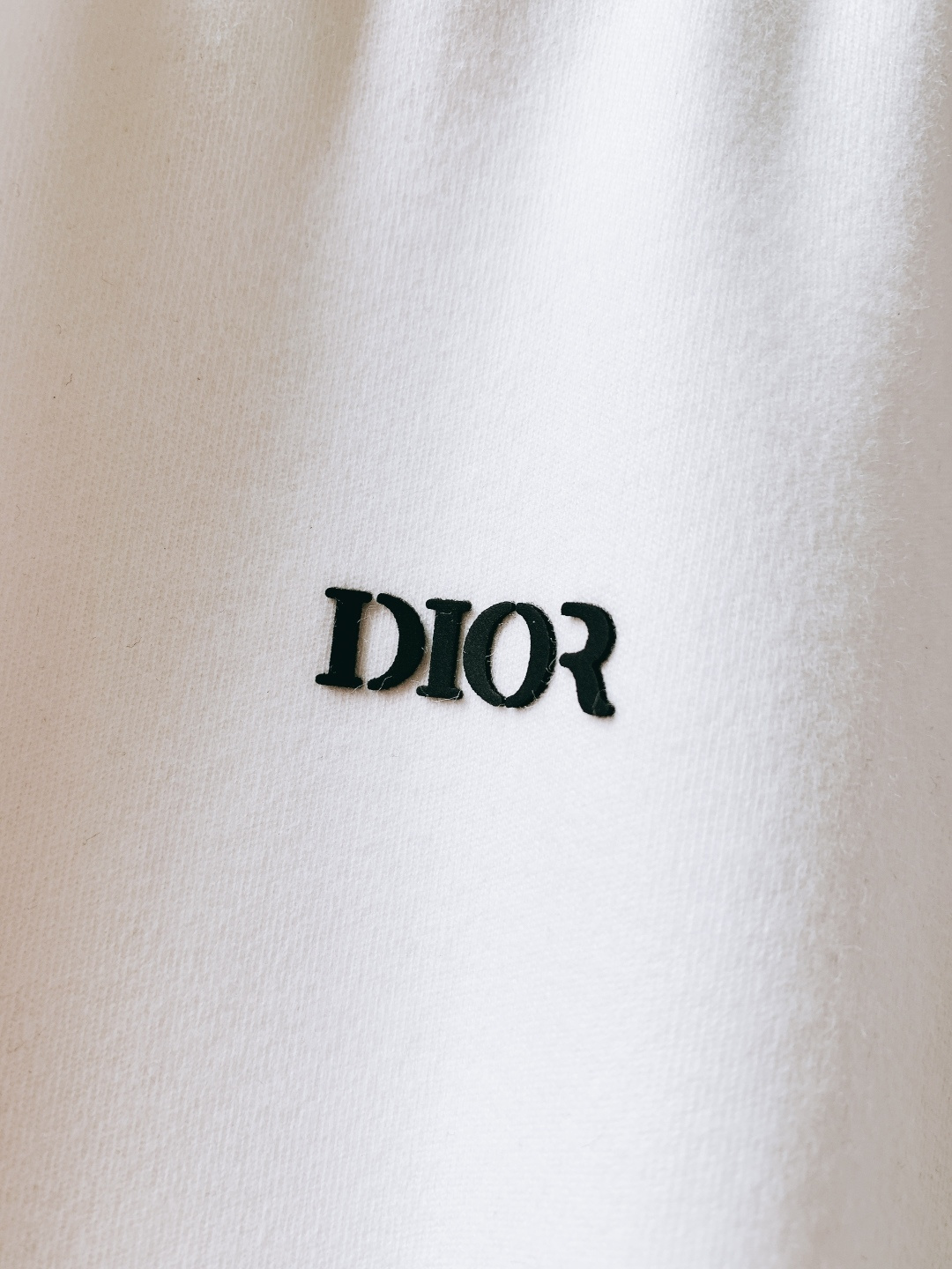 Dior Homme 迪奥·桀傲 2025FW秋冬新品 基础款短袖。经典黑白两色，圆领+极简版型，不挑身