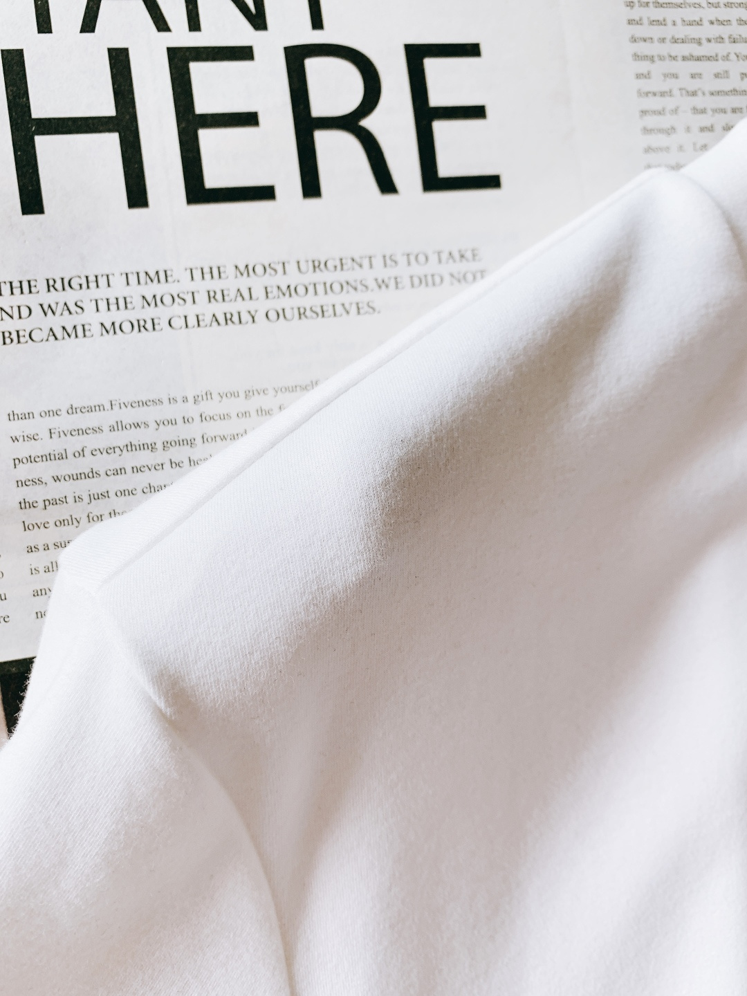 Dior Homme 迪奥·桀傲 2025FW秋冬新品 基础款短袖。经典黑白两色，圆领+极简版型，不挑身