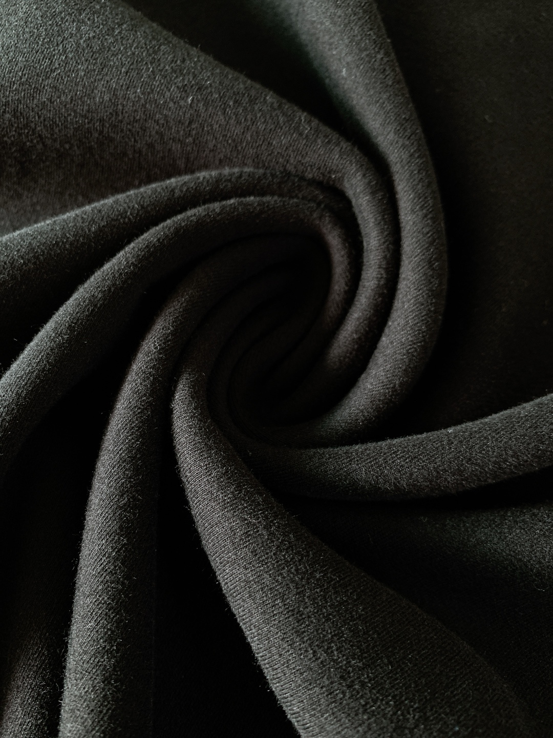 Dior Homme 迪奥·桀傲 2025FW秋冬新品 基础款短袖。经典黑白两色，圆领+极简版型，不挑身