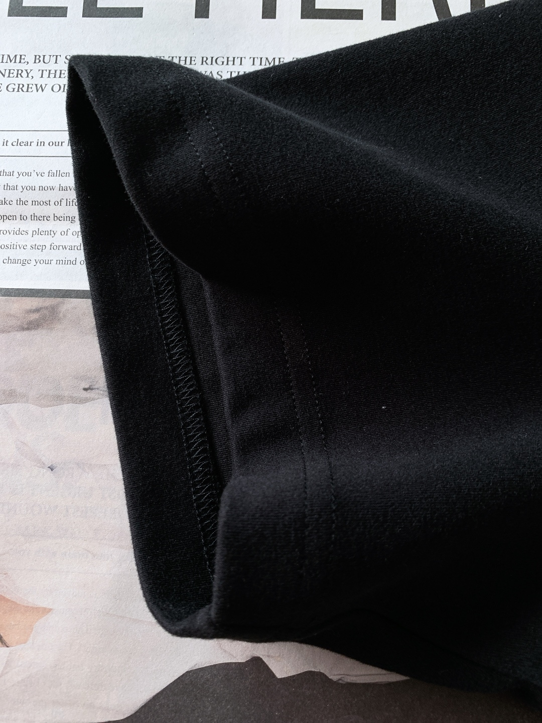 Dior Homme 迪奥·桀傲 2025FW秋冬新品 基础款短袖。经典黑白两色，圆领+极简版型，不挑身