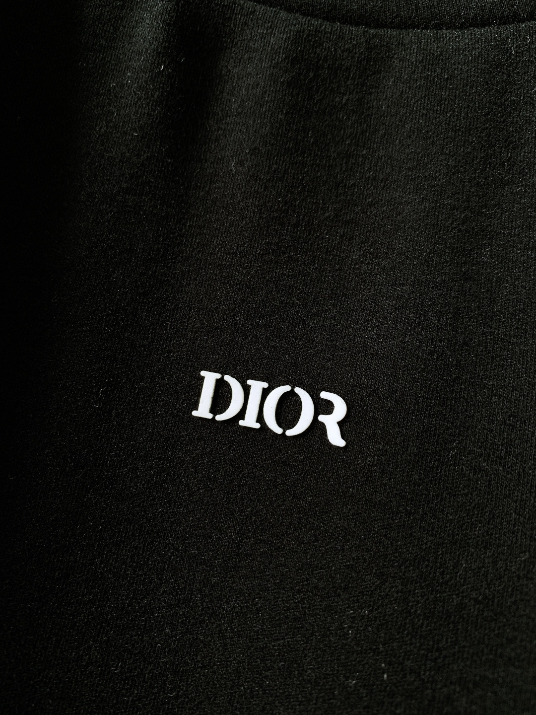 Dior Homme 迪奥·桀傲 2025FW秋冬新品 基础款短袖。经典黑白两色，圆领+极简版型，不挑身