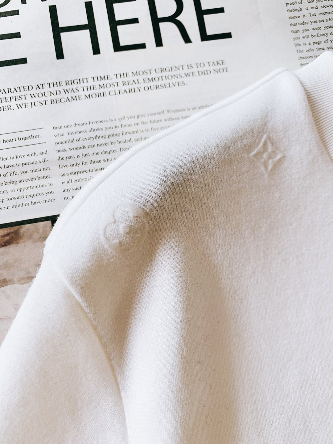 LouisVuitton 路易威登 2025FW秋冬新品 加厚打底T恤。加厚软棉面料，贴肤像裹了层暖云，