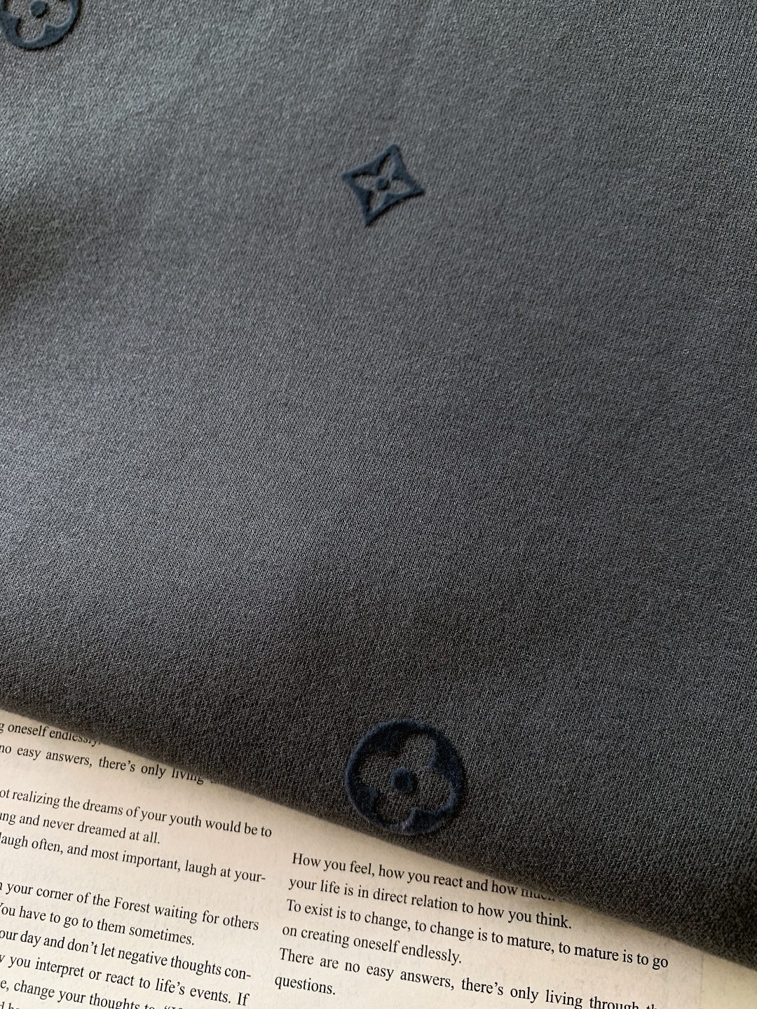 LouisVuitton 路易威登 2025FW秋冬新品 加厚打底T恤。加厚软棉面料，贴肤像裹了层暖云，