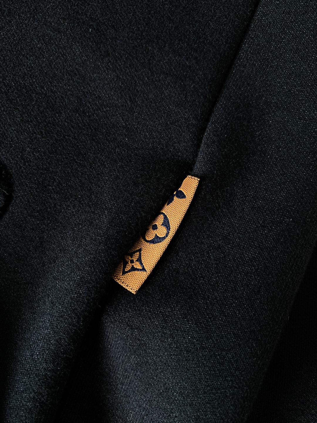 LouisVuitton 路易威登 2025FW秋冬新品 加厚打底T恤。加厚软棉面料，贴肤像裹了层暖云，