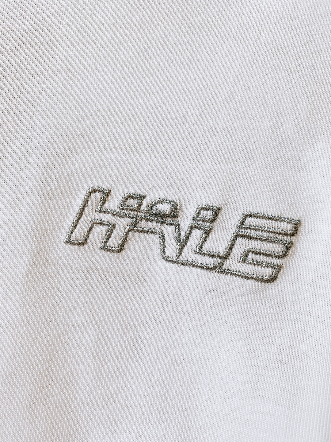 Hale Boss 2025FW秋冬新品 刺绣打底短袖。黑白两色+oversize版型，不挑身材还能藏肉