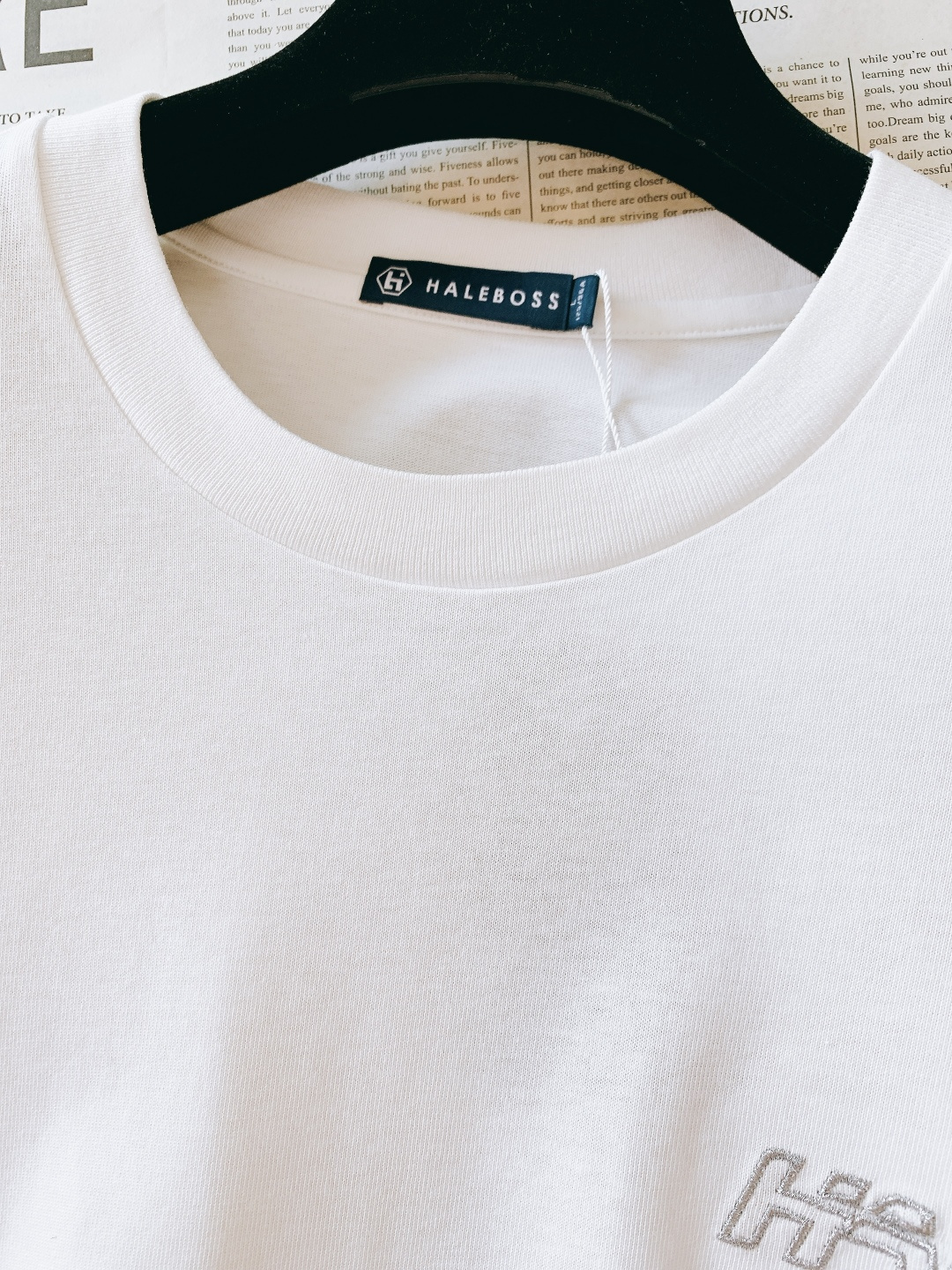 Hale Boss 2025FW秋冬新品 刺绣打底短袖。黑白两色+oversize版型，不挑身材还能藏肉
