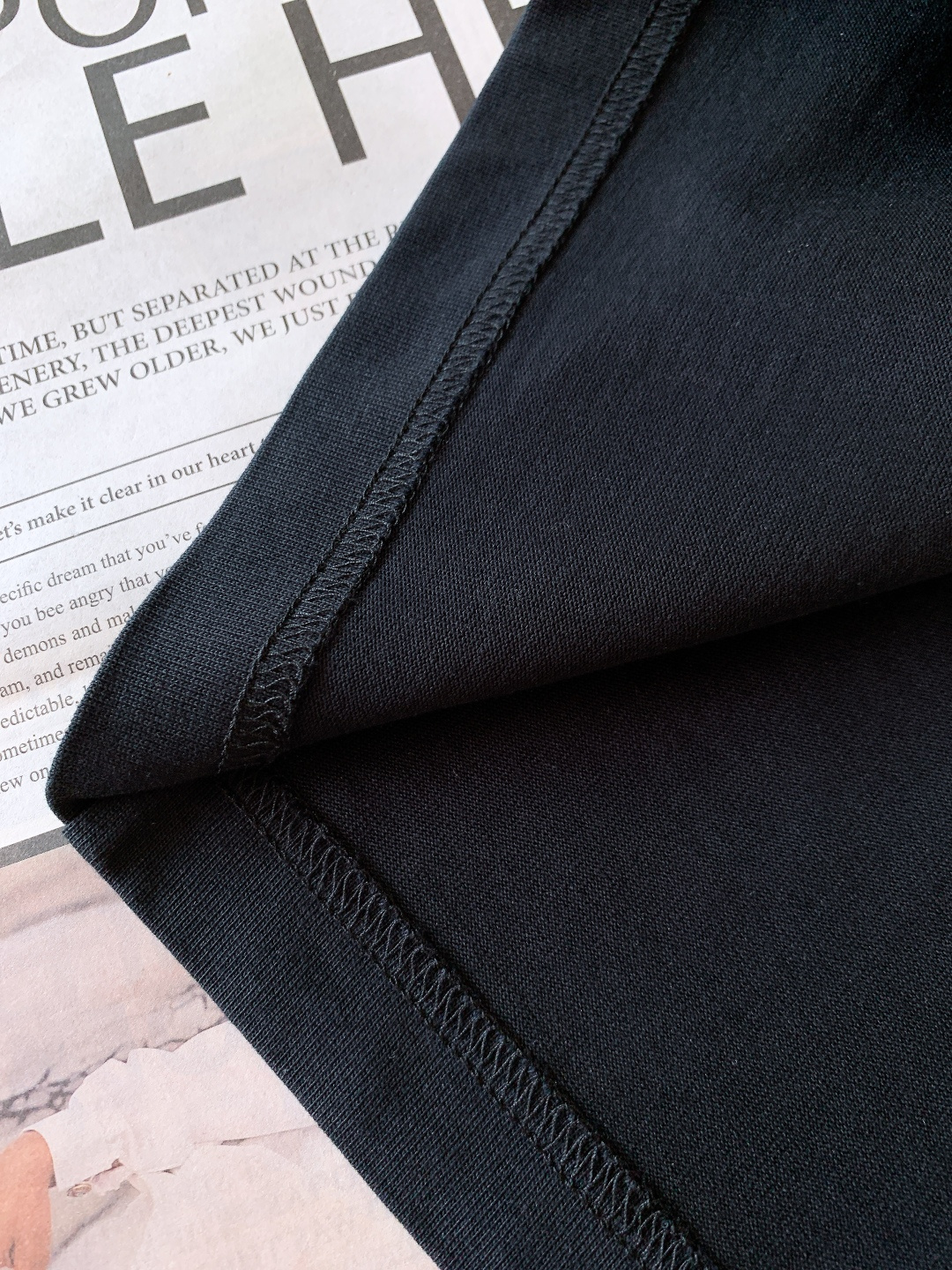 Hale Boss 2025FW秋冬新品 刺绣打底短袖。黑白两色+oversize版型，不挑身材还能藏肉