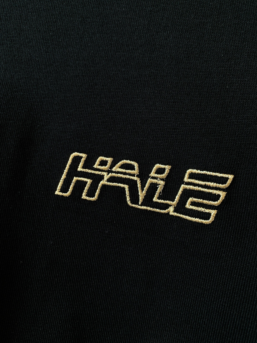 Hale Boss 2025FW秋冬新品 刺绣打底短袖。黑白两色+oversize版型，不挑身材还能藏肉