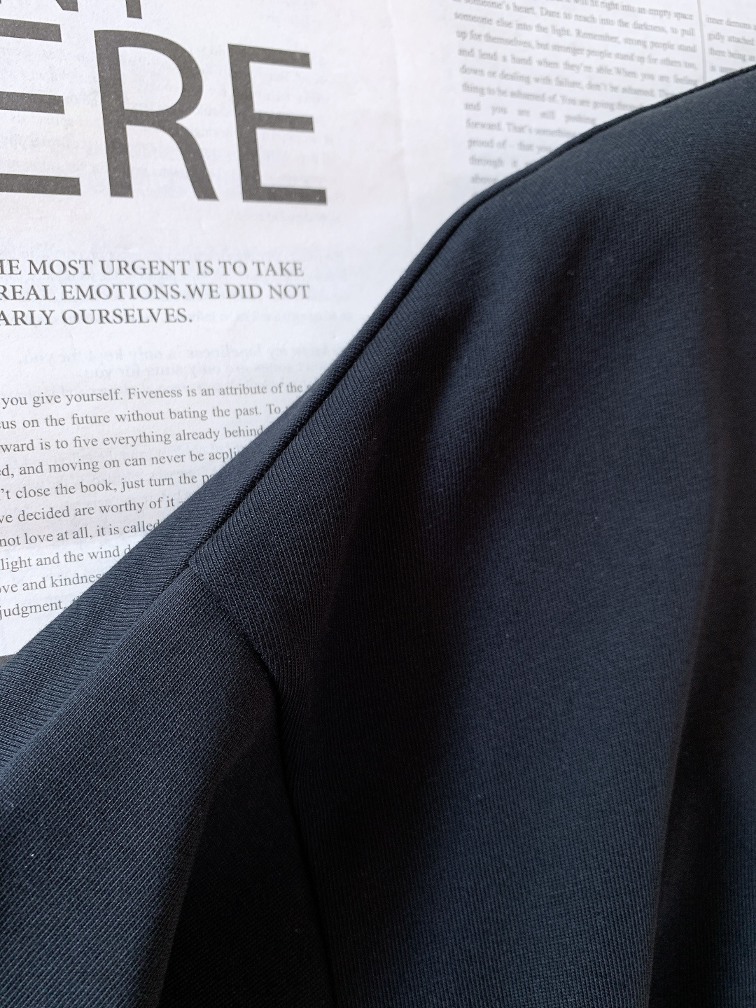 Hale Boss 2025FW秋冬新品 刺绣打底短袖。黑白两色+oversize版型，不挑身材还能藏肉