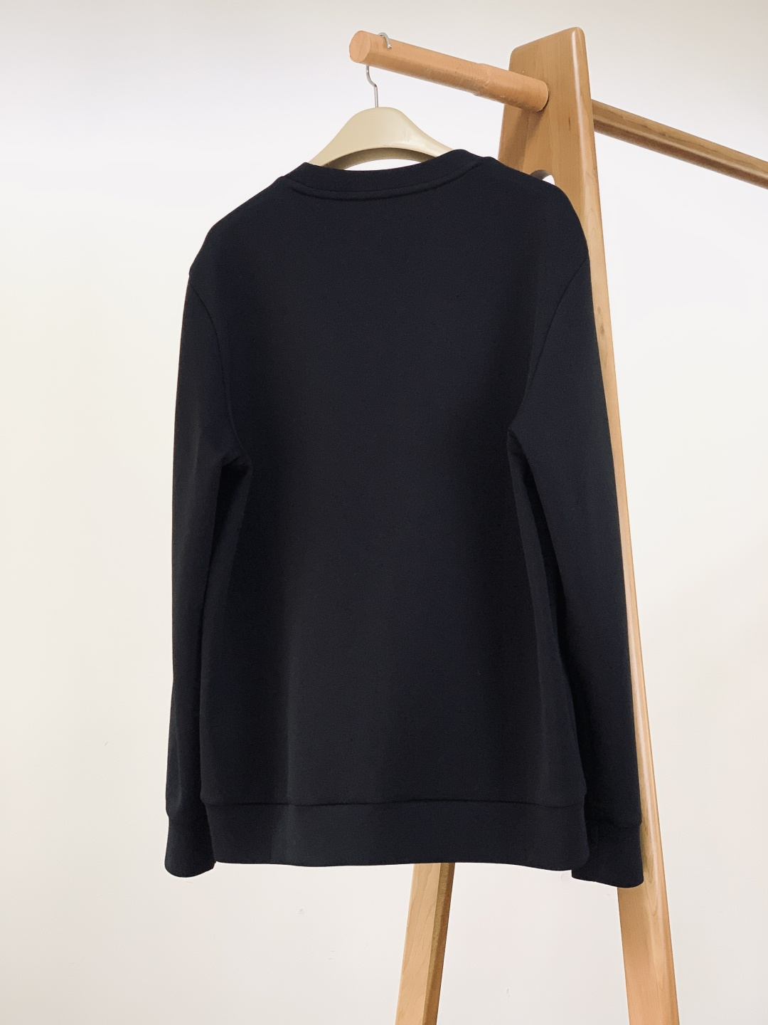 Burberry 巴宝莉 2025FW秋冬新品基础款打底衫，经典格纹里的低调质感。看似简约的纯色打底，藏