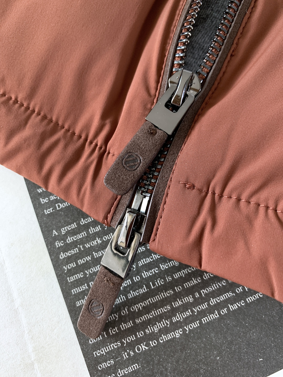 Ermenegildo Zegna 杰尼亚 2025FW秋冬新品 轻薄款羽绒服，冬日质感之选。内里填充9