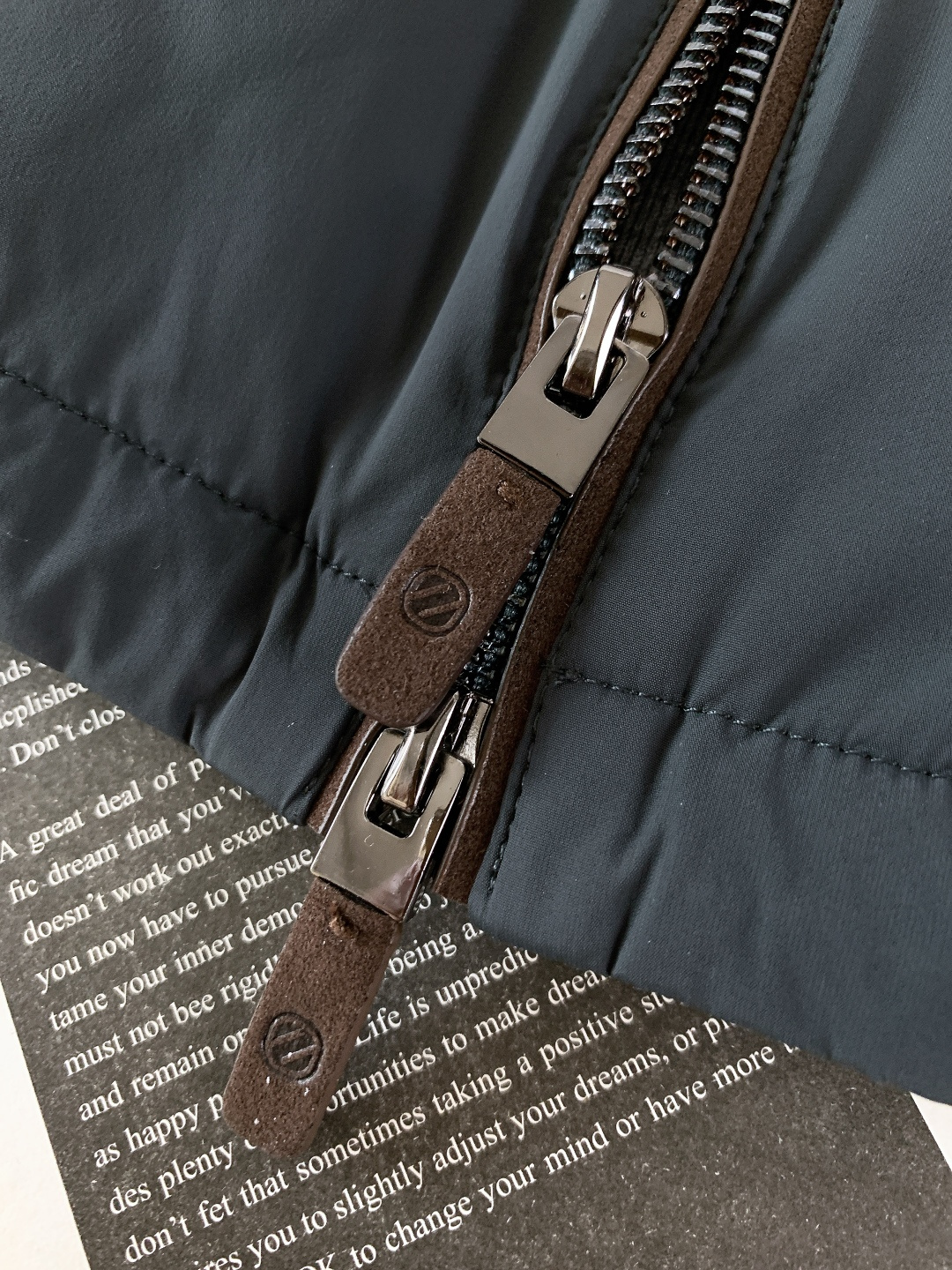 Ermenegildo Zegna 杰尼亚 2025FW秋冬新品 轻薄款羽绒服，冬日质感之选。内里填充9