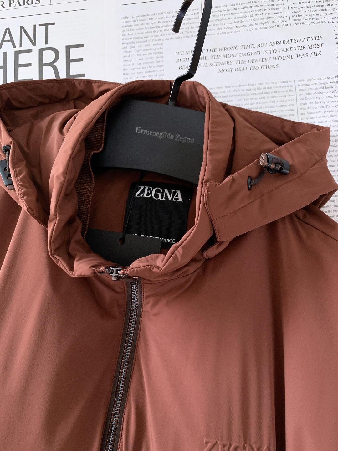 Ermenegildo Zegna 杰尼亚 2025FW秋冬新品 轻薄款羽绒服，冬日质感之选。内里填充9