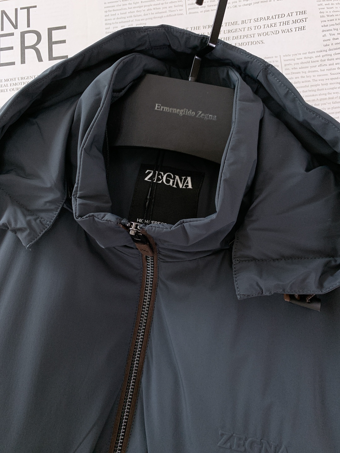 Ermenegildo Zegna 杰尼亚 2025FW秋冬新品 轻薄款羽绒服，冬日质感之选。内里填充9