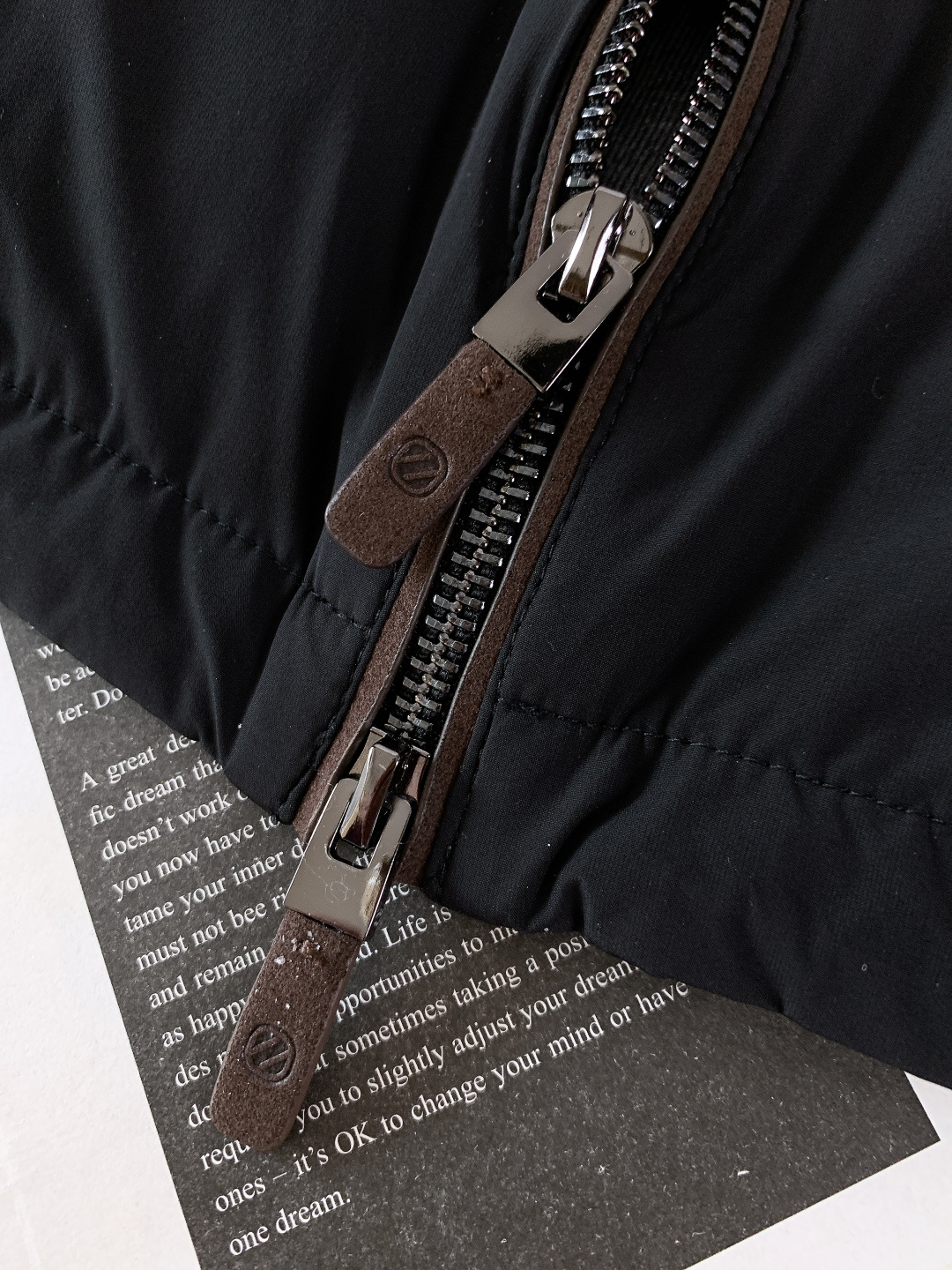 Ermenegildo Zegna 杰尼亚 2025FW秋冬新品 轻薄款羽绒服，冬日质感之选。内里填充9