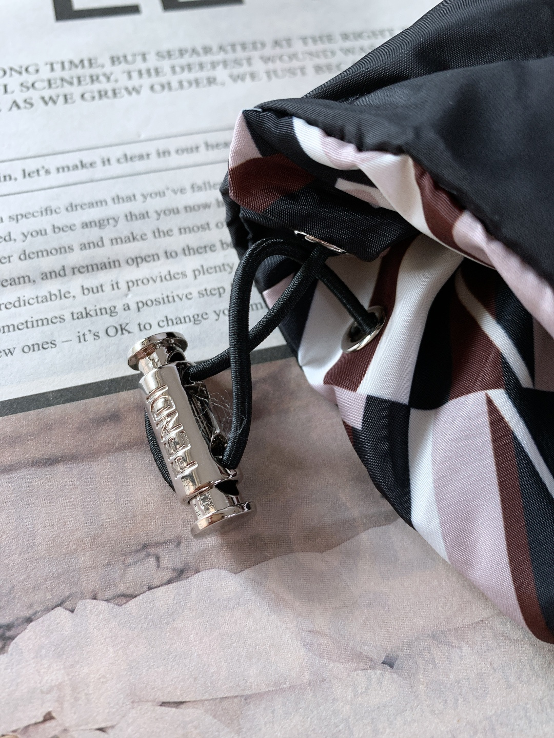 Fendi 芬迪 2025FW秋冬新品 双面穿夹克羽绒服，把两面风格与奢级保暖融于一身。面料与保暖：• 