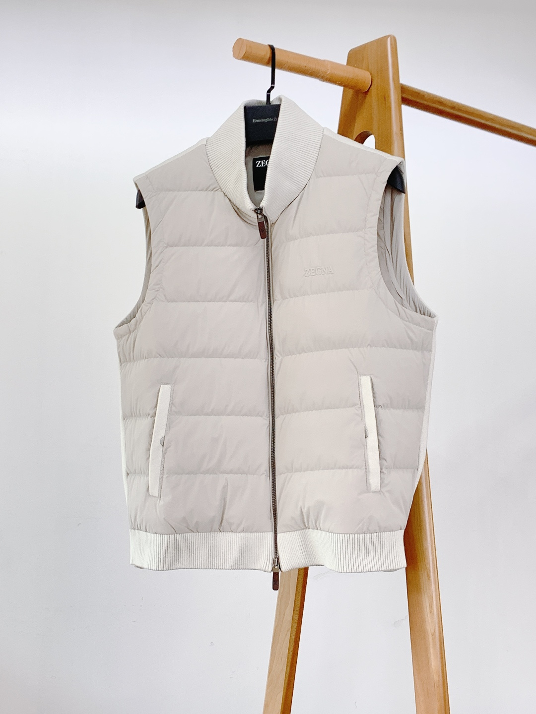 Ermenegildo Zegna 杰尼亚 2025FW秋冬新品休闲羽绒马甲，秋冬叠穿的“隐形王者”。•