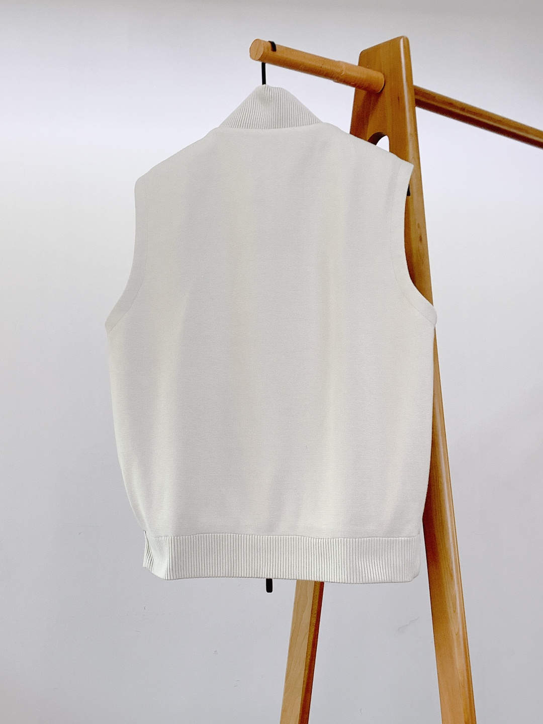 Ermenegildo Zegna 杰尼亚 2025FW秋冬新品休闲羽绒马甲，秋冬叠穿的“隐形王者”。•