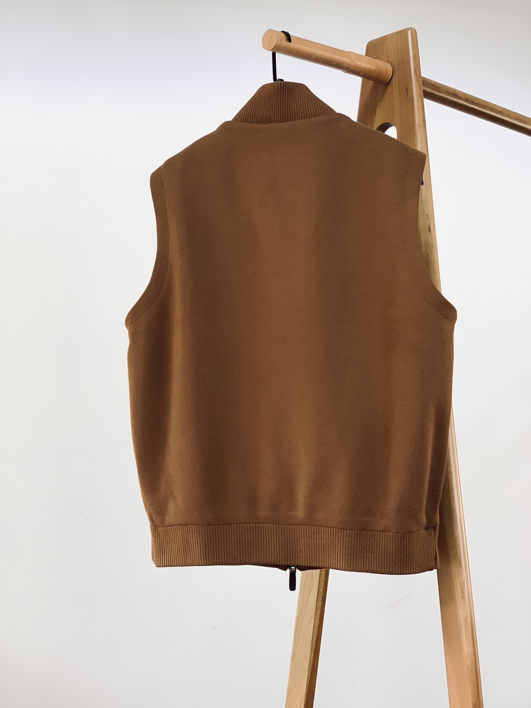 Ermenegildo Zegna 杰尼亚 2025FW秋冬新品休闲羽绒马甲，秋冬叠穿的“隐形王者”。•