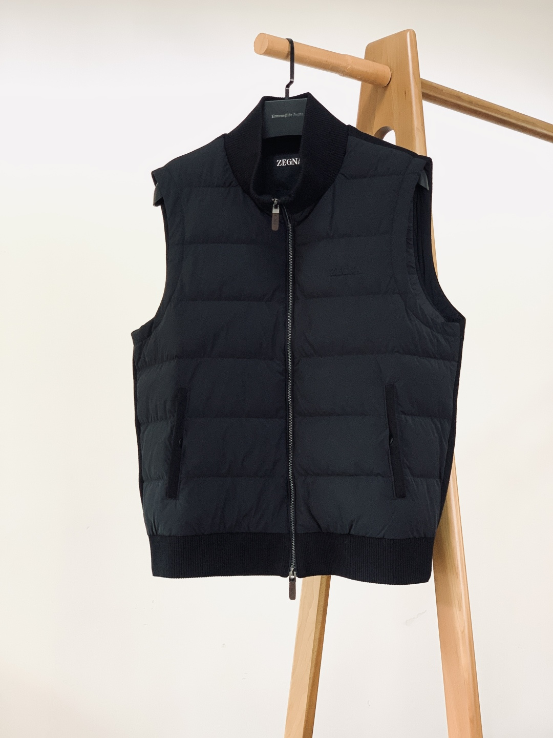 Ermenegildo Zegna 杰尼亚 2025FW秋冬新品休闲羽绒马甲，秋冬叠穿的“隐形王者”。•