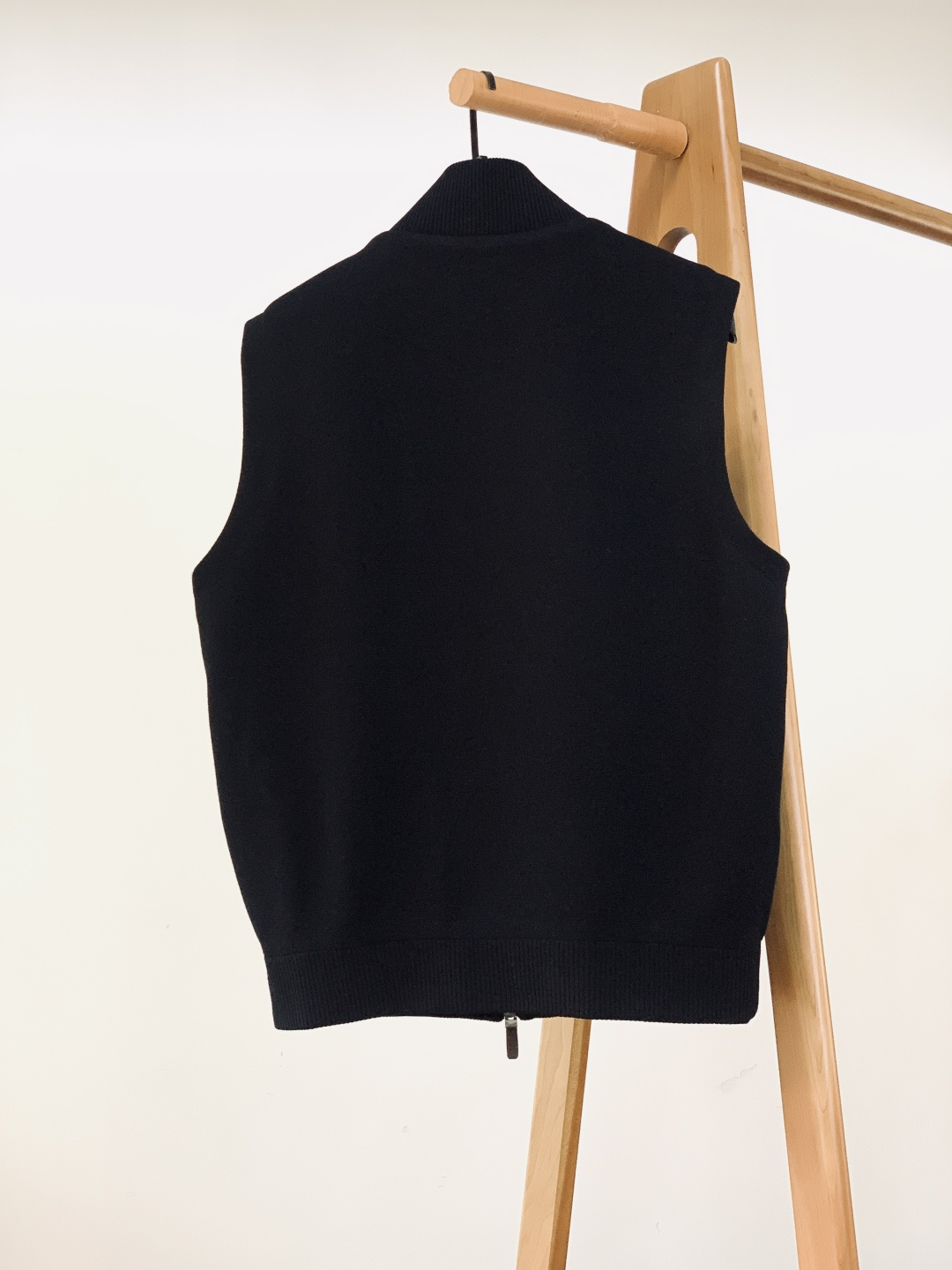 Ermenegildo Zegna 杰尼亚 2025FW秋冬新品休闲羽绒马甲，秋冬叠穿的“隐形王者”。•