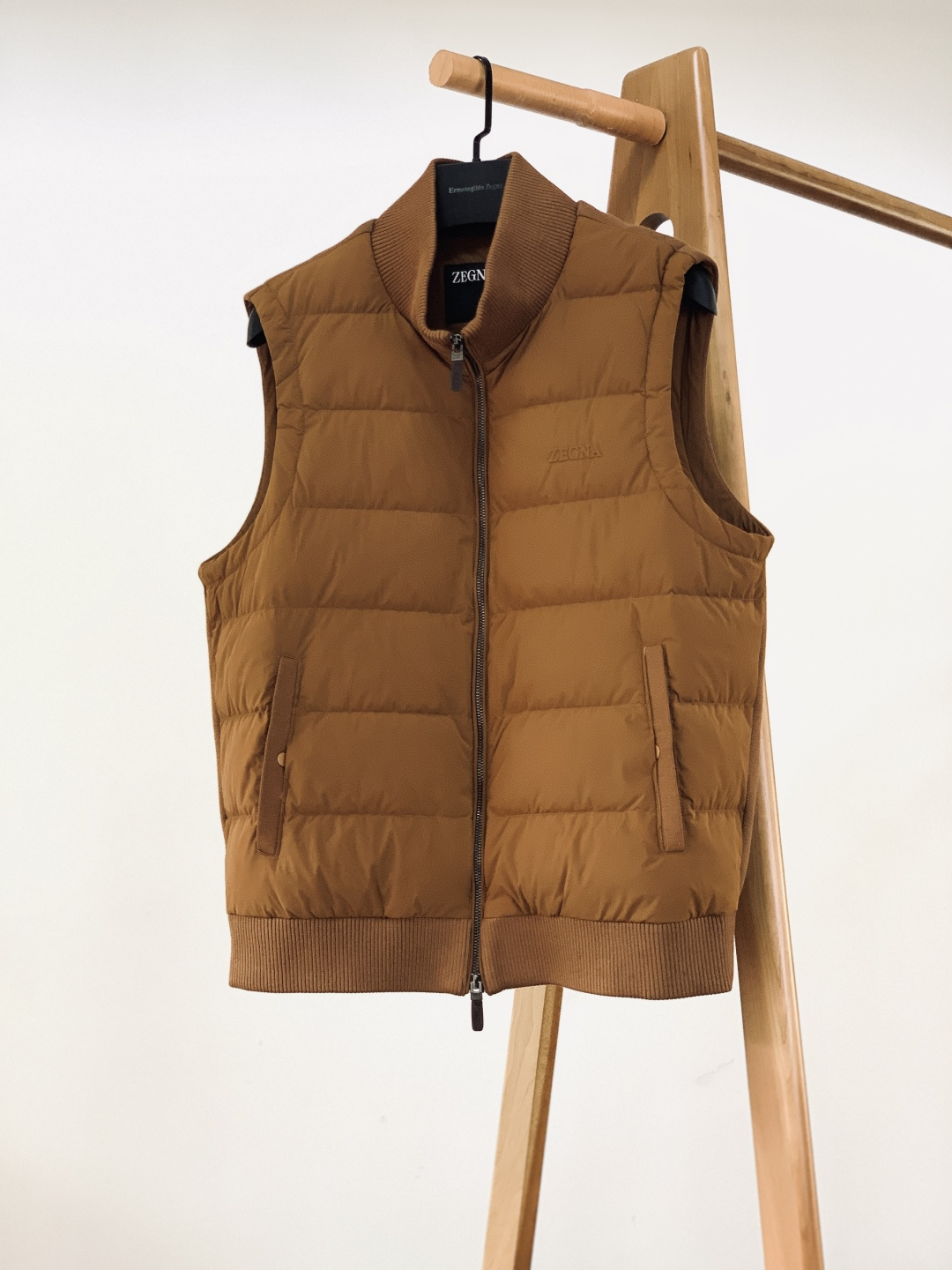 Ermenegildo Zegna 杰尼亚 2025FW秋冬新品休闲羽绒马甲，秋冬叠穿的“隐形王者”。•