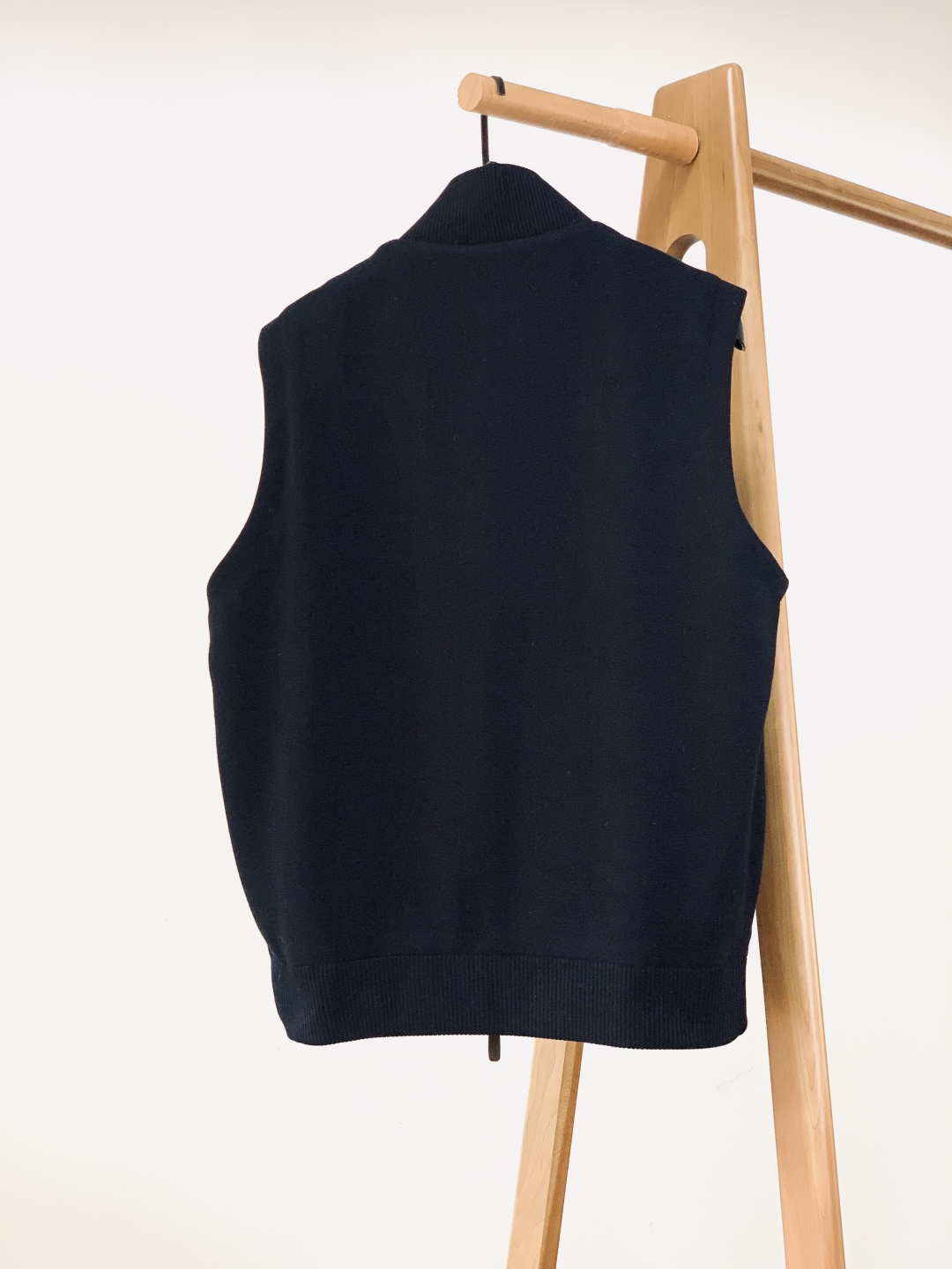 Ermenegildo Zegna 杰尼亚 2025FW秋冬新品休闲羽绒马甲，秋冬叠穿的“隐形王者”。•