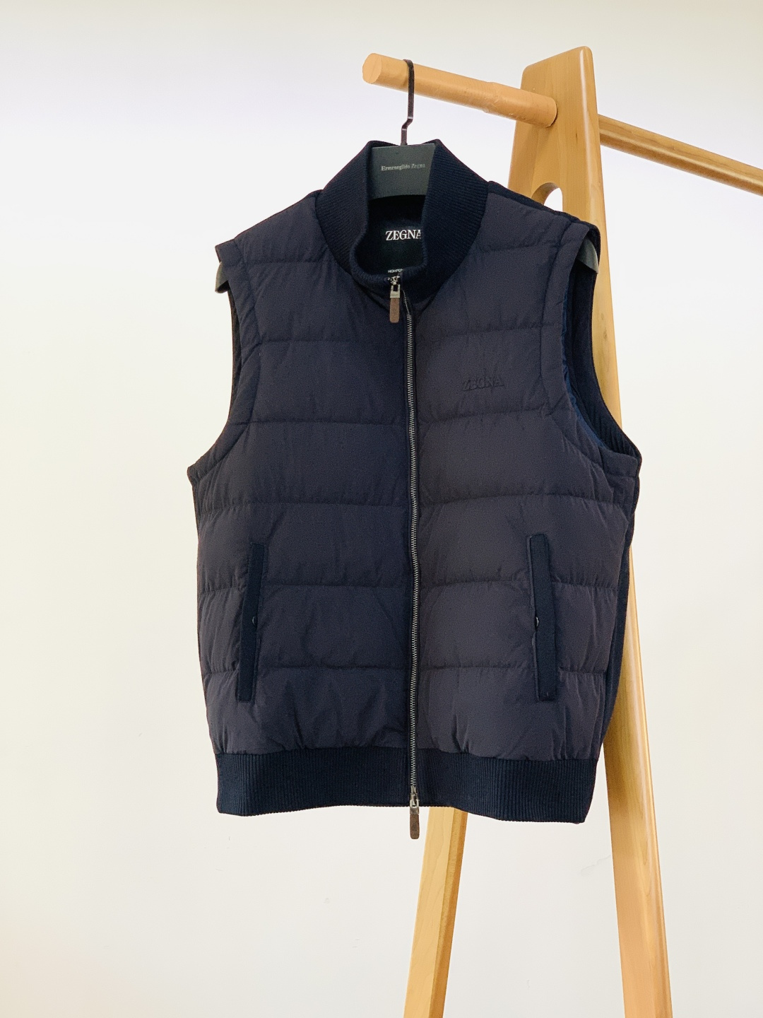 Ermenegildo Zegna 杰尼亚 2025FW秋冬新品休闲羽绒马甲，秋冬叠穿的“隐形王者”。•